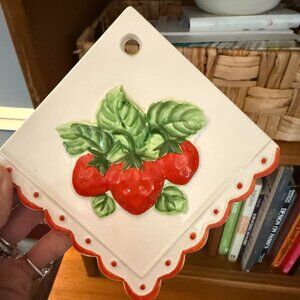 Vintage Scalloped Strawberry Tile - Geo. Z. Lefton 1984